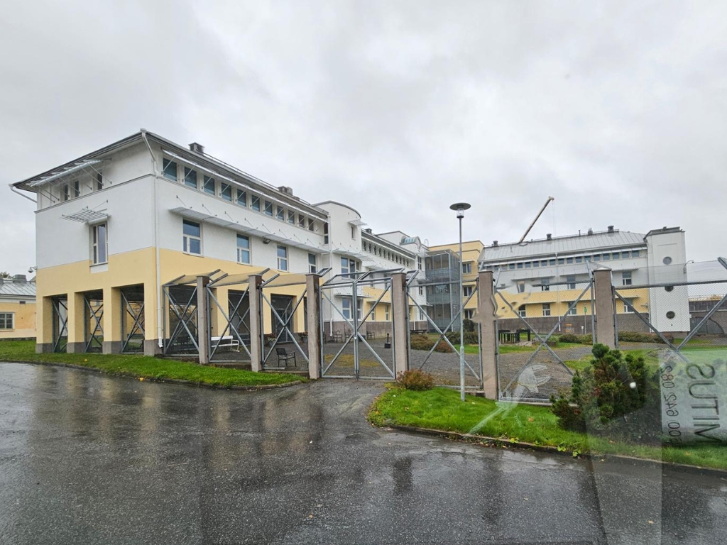 Vanhan Vaasan sairaala, 3M Prestige 70 Exterior -auringonsuojakalvot
